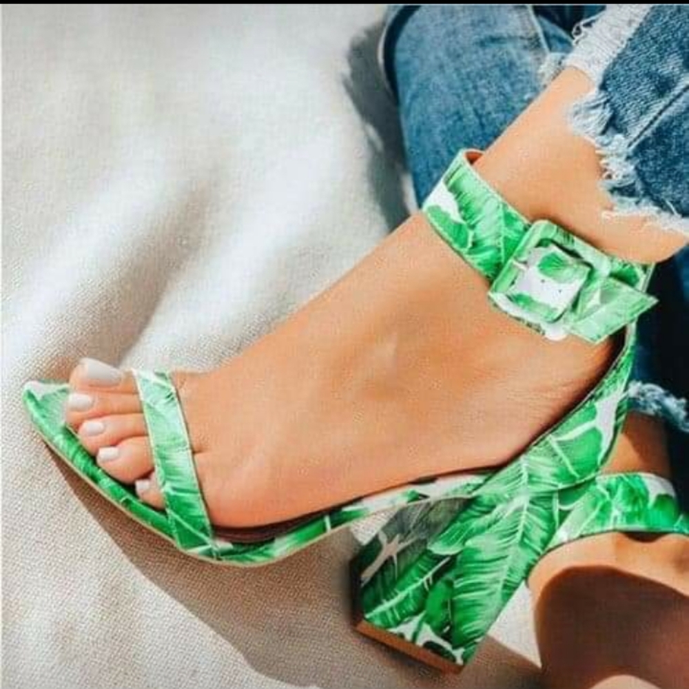 Very Cute Sandal - Picture 2 of 2
